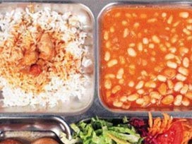 Gönüllü gençlere iftar yemeği verildi