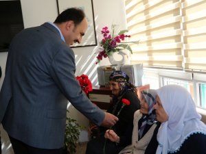 Altay ve Kavuş Huzurevi’nde