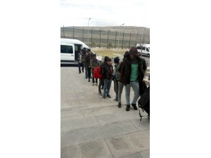 Kayseri'de 13 düzensiz göçmen yakalandı
