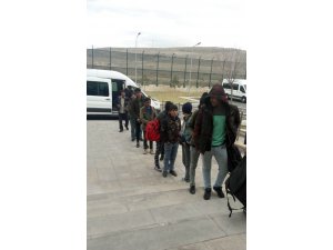 Kayseri’de 13 kaçak göçmen yakalandı