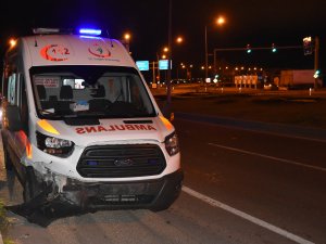 Malatya'da ambulans ile otomobil çarpıştı: 5 yaralı