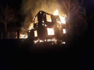 Kastamonu’da iki katlı ahşap ev, alevlere teslim oldu