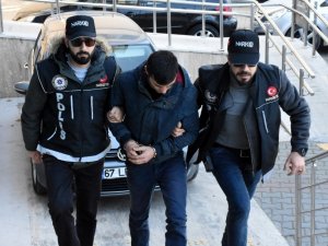 Uyuşturucuyu sarımsaklarla bantlamışlar: 2 gözaltı