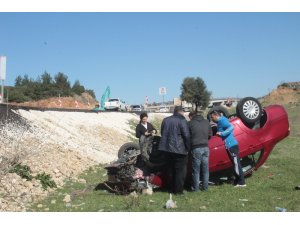 Otomobil şarampole yuvarlandı: 1 yaralı