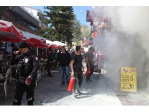 Kebap restoranında korkutan baca yangını
