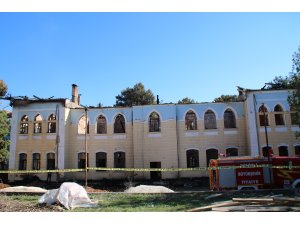 Tarihi okuldaki yangında "sabotaj" şüphesi