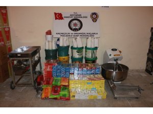 Baskın yapılan depolarda kaçak nargile tütünü ele geçirildi