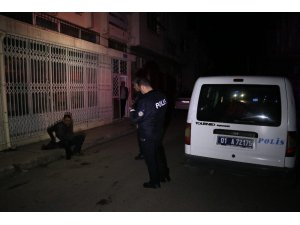 Sevgilisinin evine tırmanan adam kendini ve kadını bıçakla yaraladı