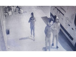 Sivil ekiplere otostop çektiler, yakayı ele verdiler