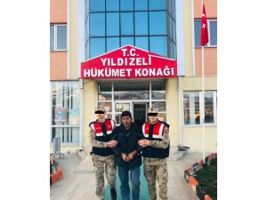 82 yıl hapis cezası bulunan şahıs babasının evinde yakalandı
