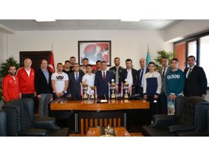 Şampiyon Sporcular Rektörle Buluştu