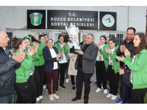 Şampiyonlar büyük coşku ile karşılandı