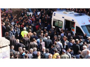 Sivaslı kavgada 4 kişi yaralandı