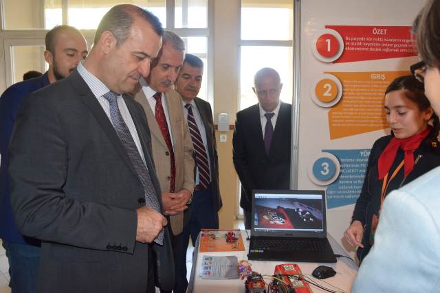 Öğrenciler projelerini yarıştırdı