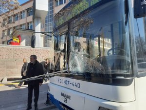 EGO otobüsü yayaya çarptı