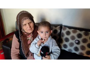 Köpeğin ısırdığı küçük Zeynep karıncadan bile korkuyor