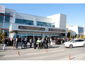 Kayseri'de bir polis meslektaşını yaralayıp kendini vurdu