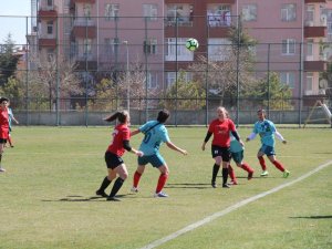 Kızlar kozlarını Konya’da paylaştı