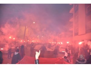 Romanlardan Gürşat Kale’ye destek