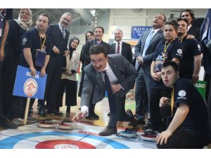 Özel öğrenciler floorcurling turnuvasında kıyasıya yarıştı