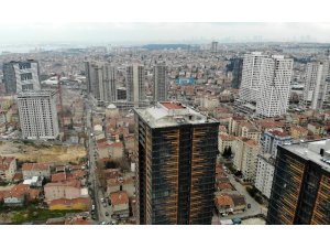 Fikirtepe’de 24 katlı binada çıkan yangın havadan görüntülendi