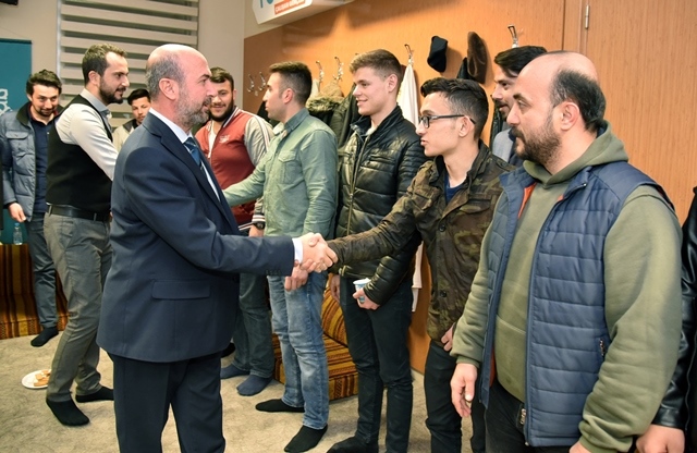 Pekyatırmacı, çalışan gençlikle buluştu