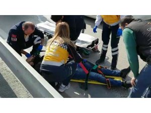 Motosikletten düşen sürücüye çarpmamak için kaza yaptılar