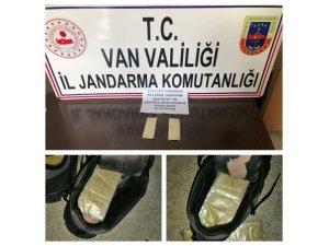 Ayakkabı astarında ve cips poşetinde uyuşturucu çıktı