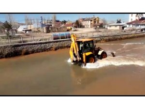 Tecer ırmağının yatağı temizlendi