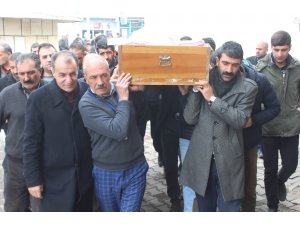 Donarak ölen göçmenin cenazesine ilçe halkı sahip çıktı