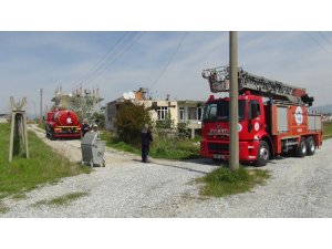 Yanan evden komşusu tarafından çıkarıldı