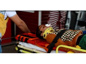 Yola fırlayan küçük çocuğa otobüs çarptı