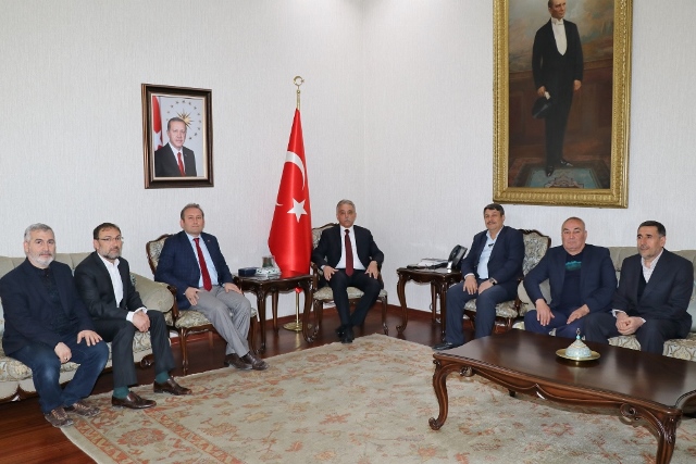 Vali Toprak'a ziyaretler