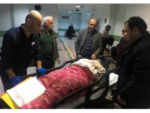 100 metrelik uçuruma yuvarlanan araçtan sağ kurtuldular