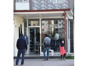 Terzi dükkanını kurşunladı