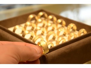 Gerçeğinden ayırt edilemeyen sahte altın kuyumcuların başını derde sokuyor