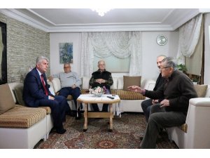 Dr. Arslan, Ozanlar’da davul zurnayla karşılandı