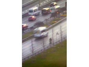 E-5 yanyolda trafikte ters yönde ilerleyen bisiklet sürücüsü kamerada