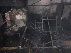 Yangın iş yerindeki malzemeleri kül etti