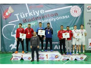 İhlas Koleji öğrencisi badmintonda Türkiye üçüncüsü oldu