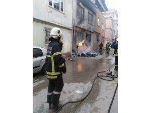 Doğalgaz kutusu alev alev yandı, mahalleli büyük panik yaşadı