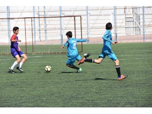 Ortaokullar arası futbol turnuvası başladı