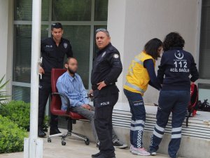 Sızıp kaldığı kütüphanede kimse uyandıramadı