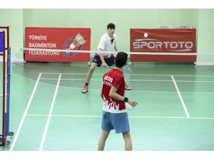 Genç badmintoncular Ankara'da kampa girdi