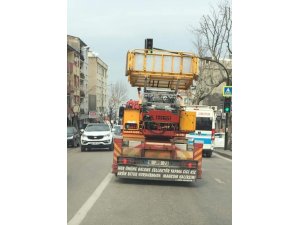 Kamyon arkası yazısı başına bela oldu
