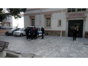 Uyuşturucu ve hırsızlık operasyonunda 3 kişi tutuklandı