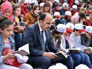 Başkan Altay Öğrencilerle Birlikte Kitap Okudu