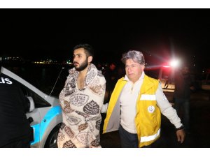 Virajı alamayan sürücü aracıya göle düştü
