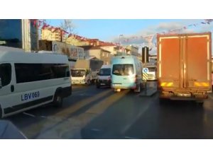 Sancaktepe’de minibüsçü terörü kamerada