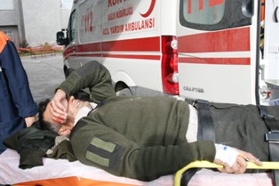 Askeri araç devrildi: 2 asker yaralandı